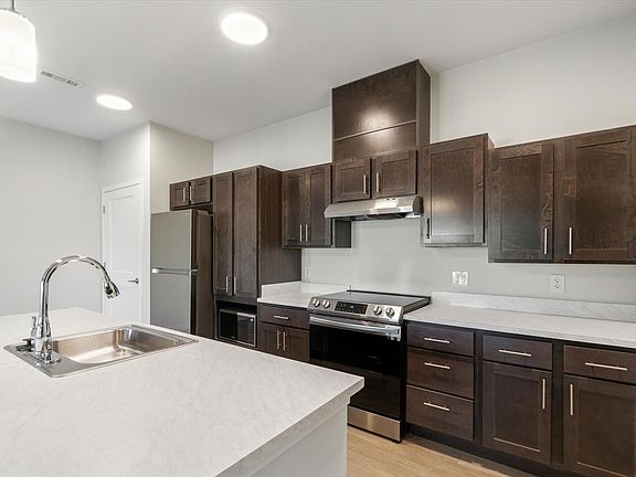 2nd image of 225 W Sunland Ave #207