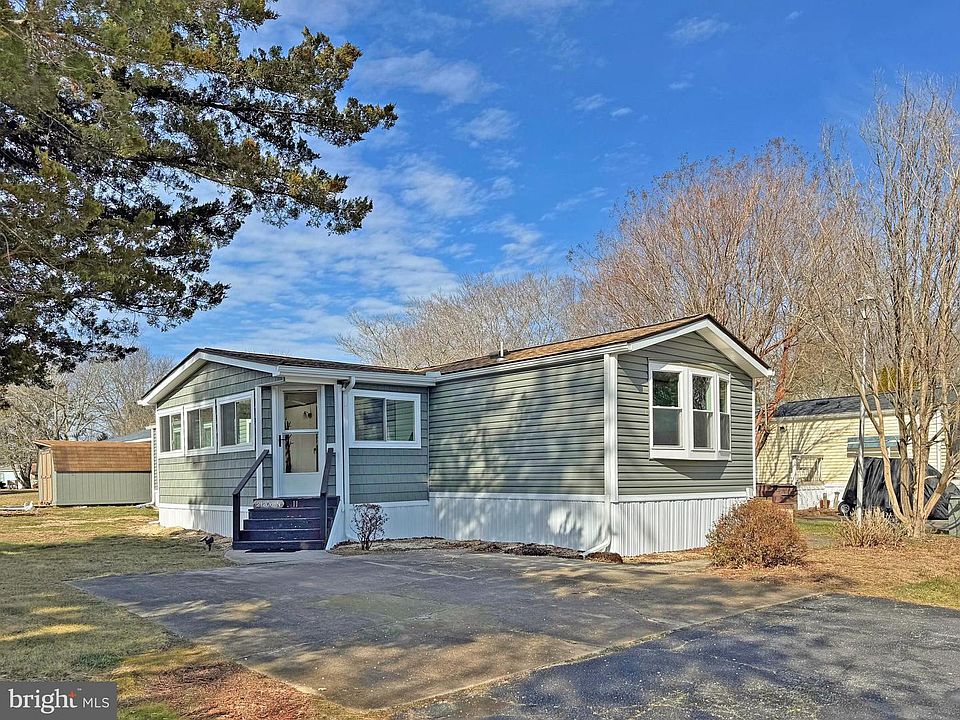 1st image of 21206 North Dr #11