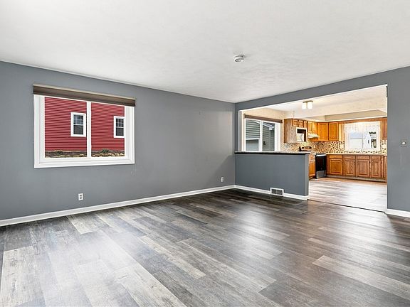 5th image of 35 Prospect St