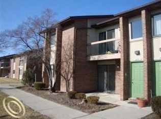 33707 Pondview Cir, Livonia, MI 48152