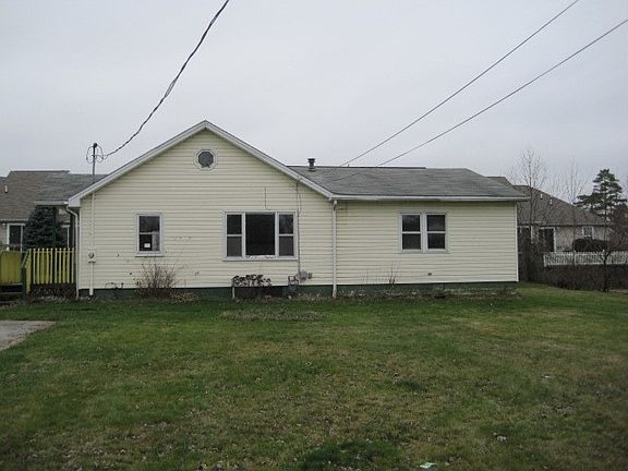 3rd image of 875 Granite St