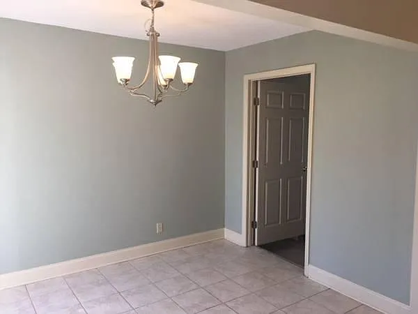 Dining Area
Room Size 12X10