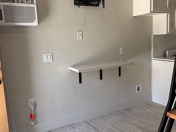 4th image of 252 N G St #B