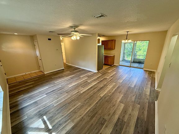 3rd image of 100 Morningview Dr