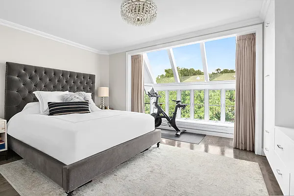 Sold by Compass | media 7