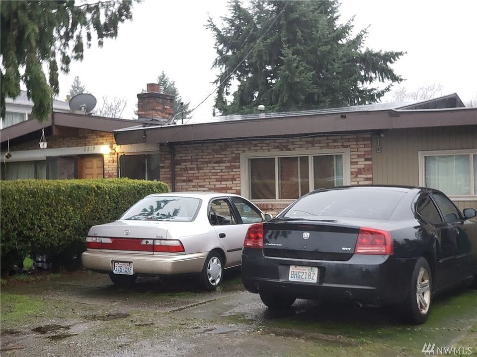 2nd image of 2219 S 134th St