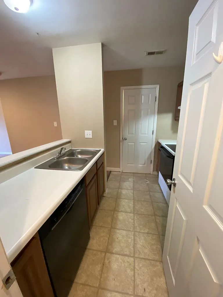 Building Photo - 629 Palisades Dr #629