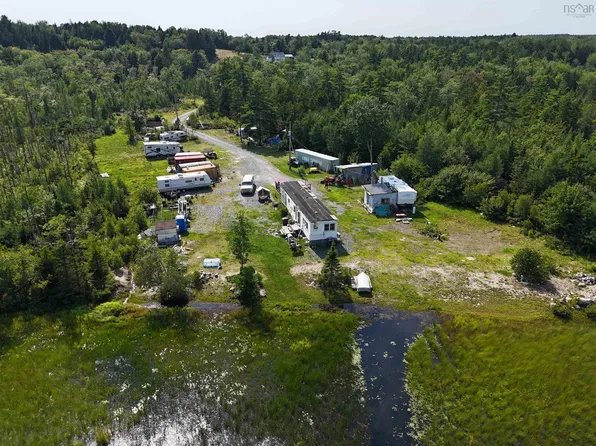 73 Somerset Rd, Lunenburg, NS B4V 0M1