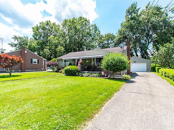 3rd image of 352 Rebecca Ave