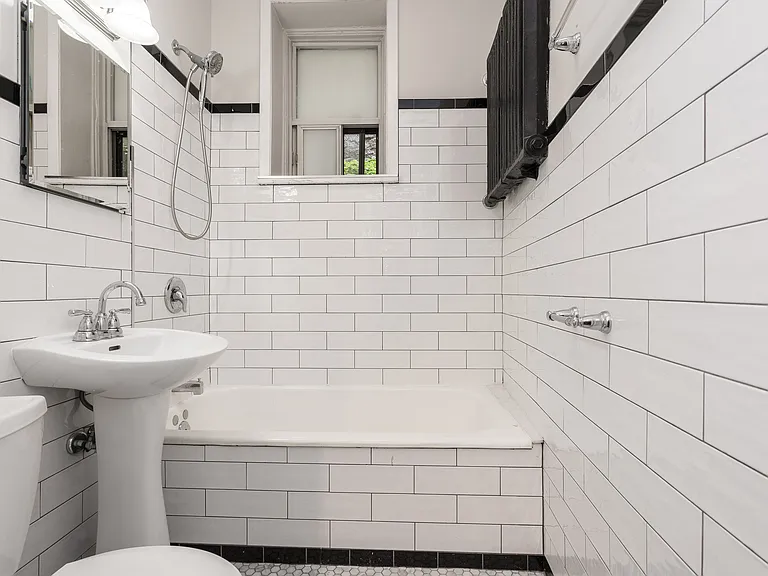 1 Claude Ave #50069A-105 — Photo 3