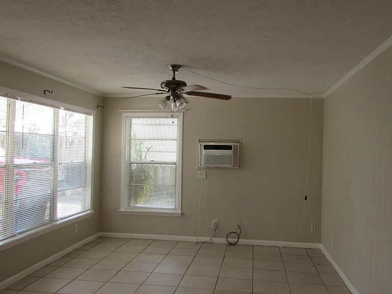 2323 NE Pine Ridge St — Photo 6