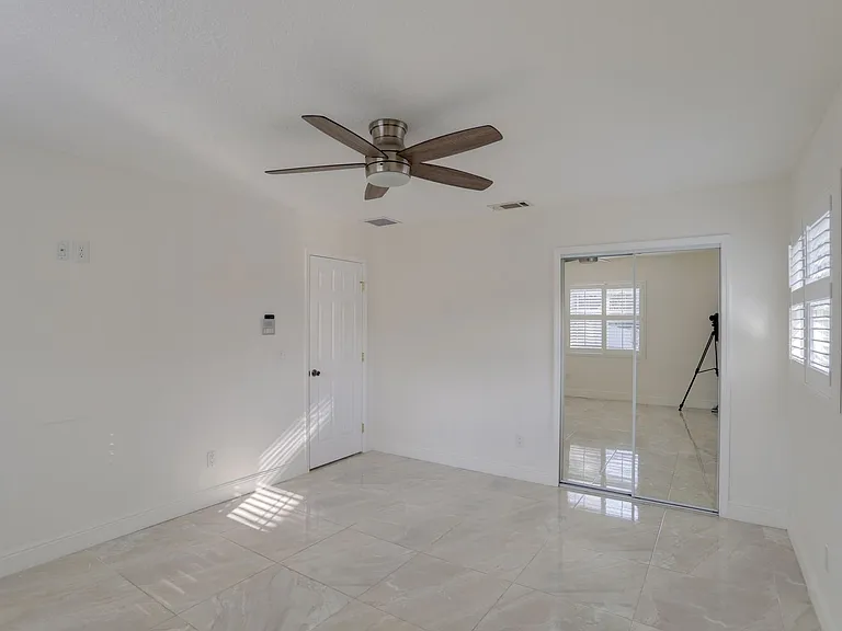 633 Spring Oaks Blvd — Photo 22