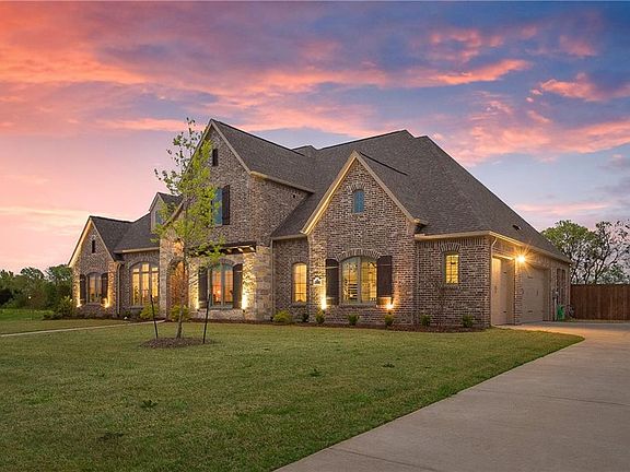 3rd image of 310 Ashley Ln