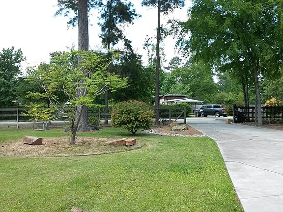 Front driveway and yard view
