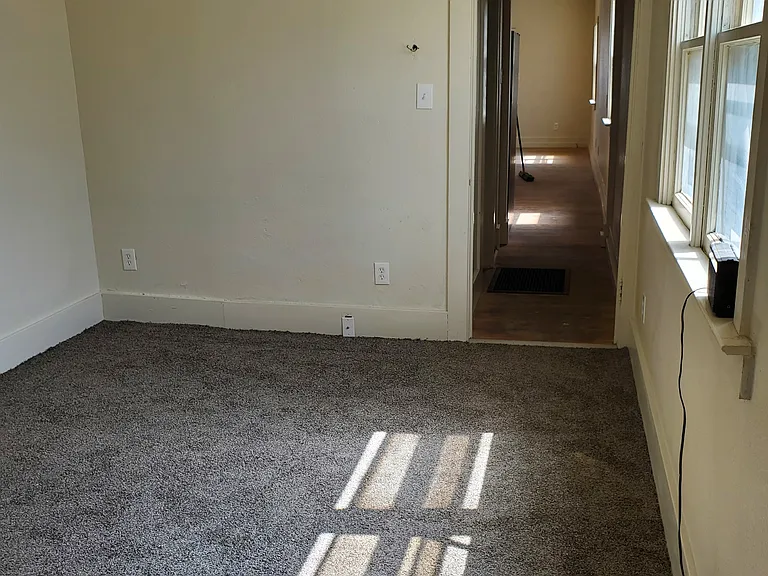 621 W Buffalo St — Photo 4