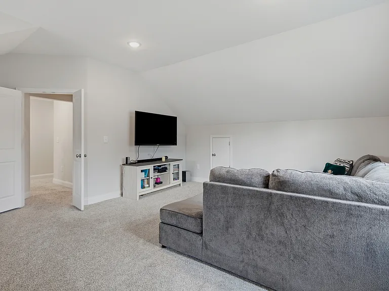 291 Burnside Dr — Photo 46