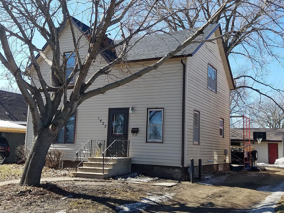 1st image of 1425 N Prairie Ave