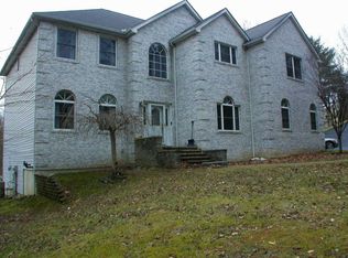 4024 Manor Dr, Stroudsburg, PA