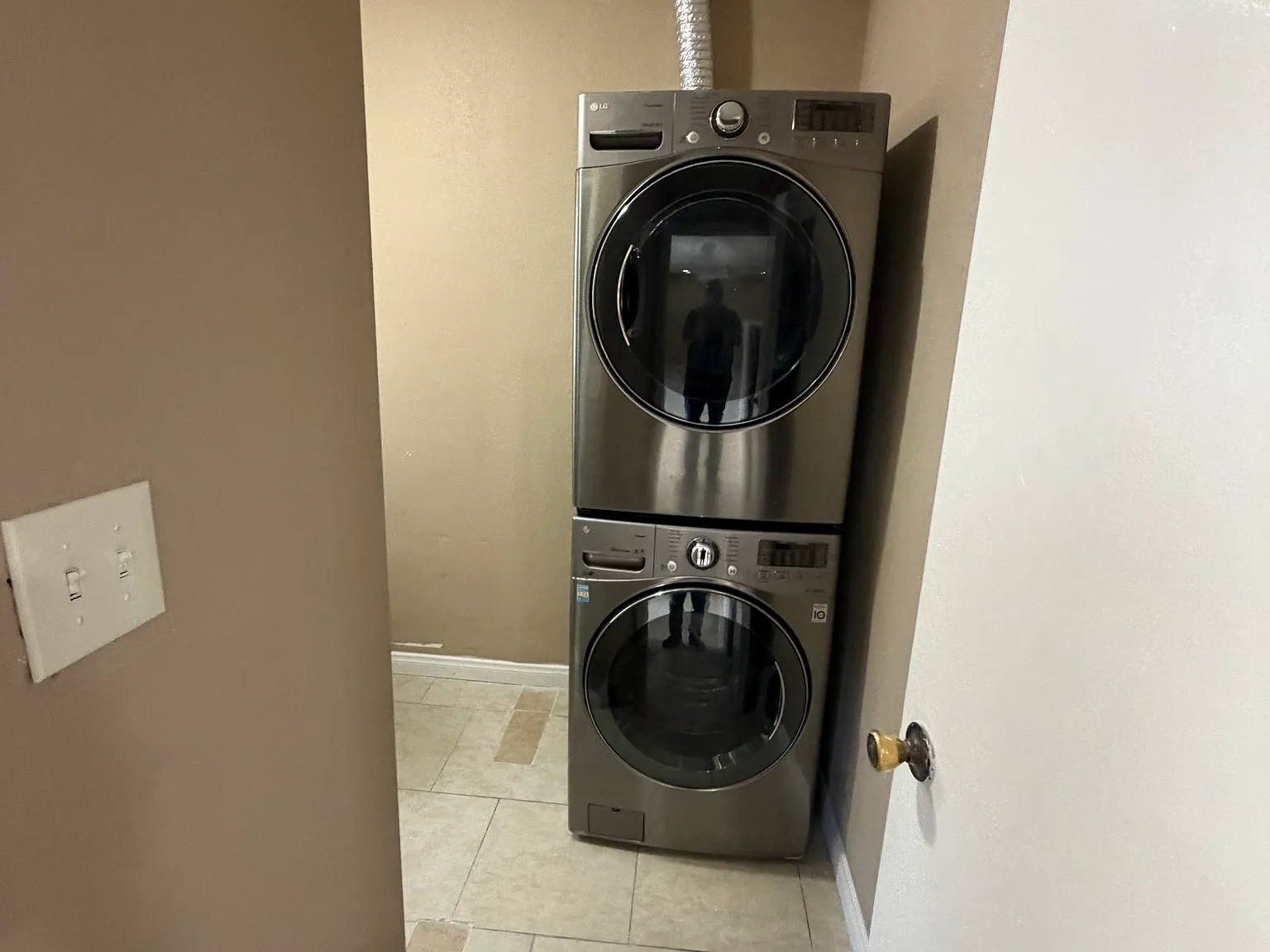 Studio, 700 sqft, $1,700 — Photo 4
