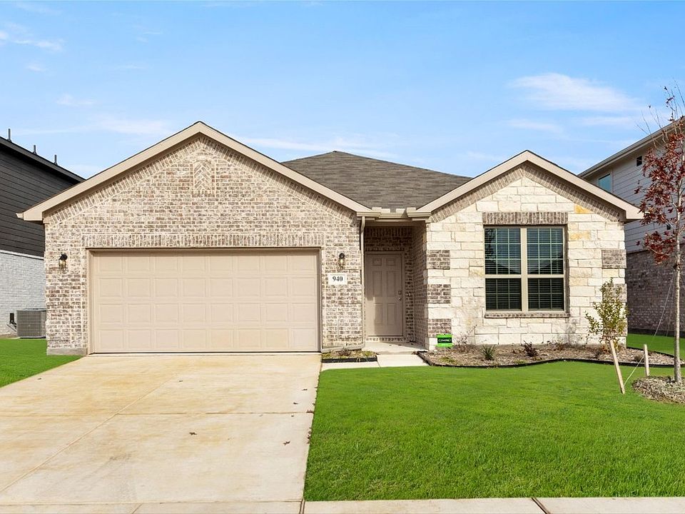 1st image of 940 Ravenwood Ln