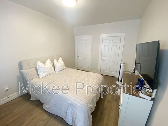 4th image of 2262 Market St APT 8