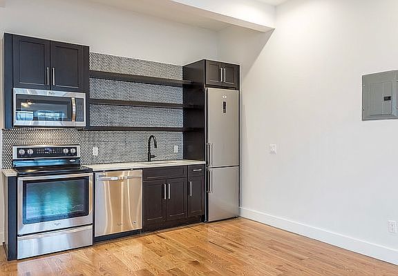 5th image of 188 Montrose Ave #3A