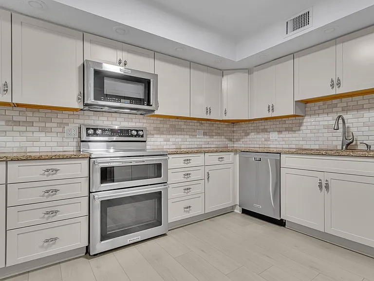 2806 N 46th Ave #D334 — Photo 5