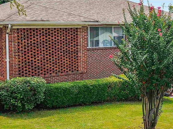 4th image of 1743 32nd St