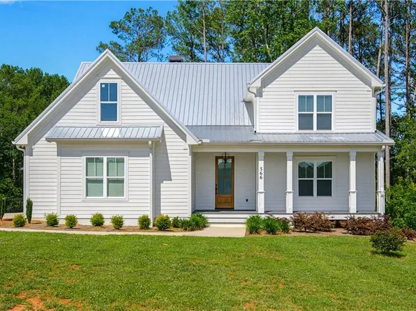 566 Roper Dr, Clarkesville, GA 30523