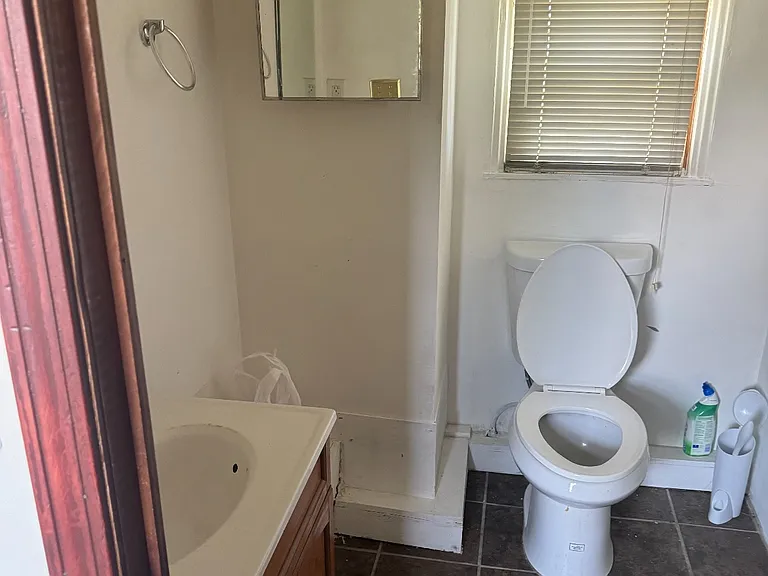 4221 Lewis Ave — Photo 7