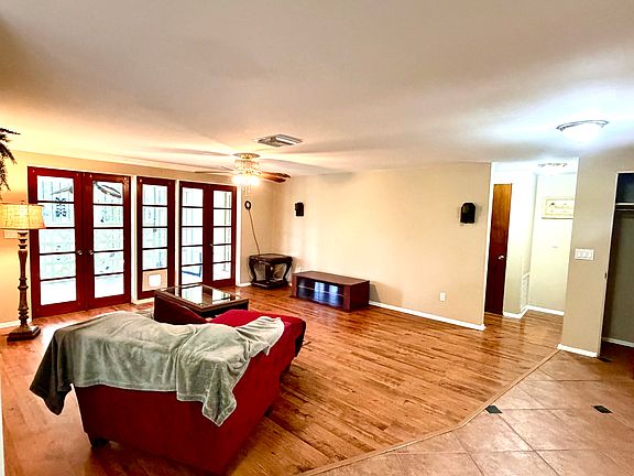4th image of 11007 Riverview Dr