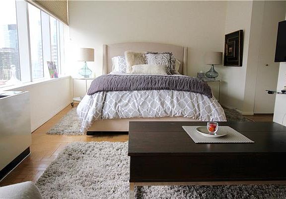 3rd image of 160 W 66th St APT 19H