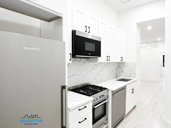 750 Washington Avenue image 1 of 16