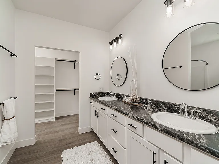 5915 Little River Loop E #1 — Photo 2