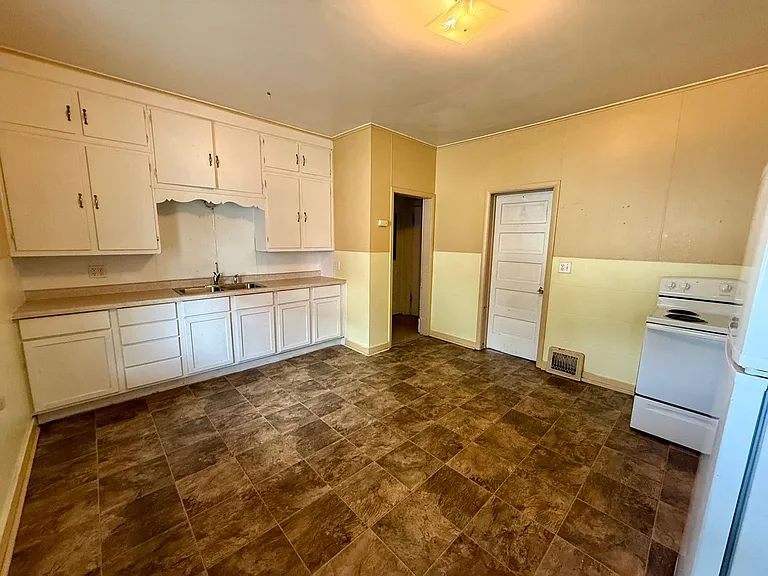 834 S 3rd Ave — Photo 5