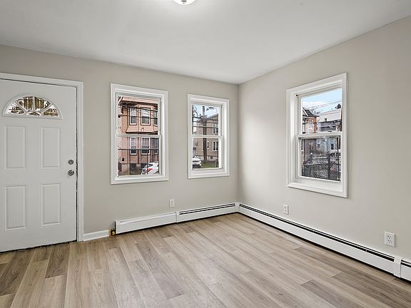 3rd image of 390 S 19th St Floor 1