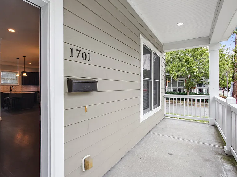 1701 Lincoln St — Photo 2