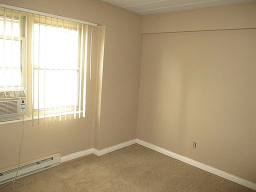 5th image of 530 W Berry St APT 311