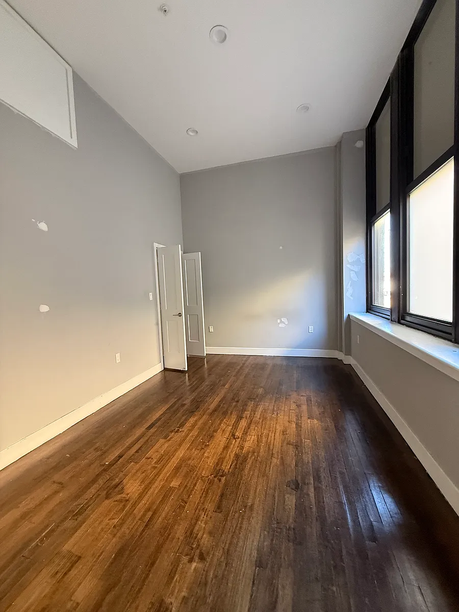 Building Photo - 1509 S 17th St #307