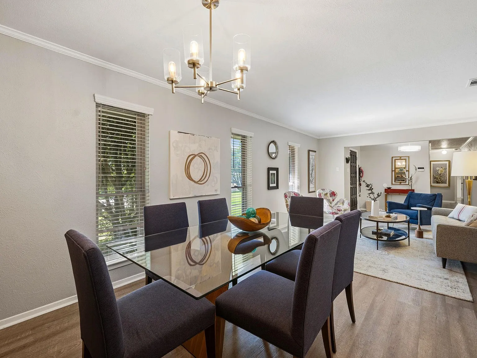 4 bed, 2.0 bath, 2362 sqft, $4,400 — Photo 4