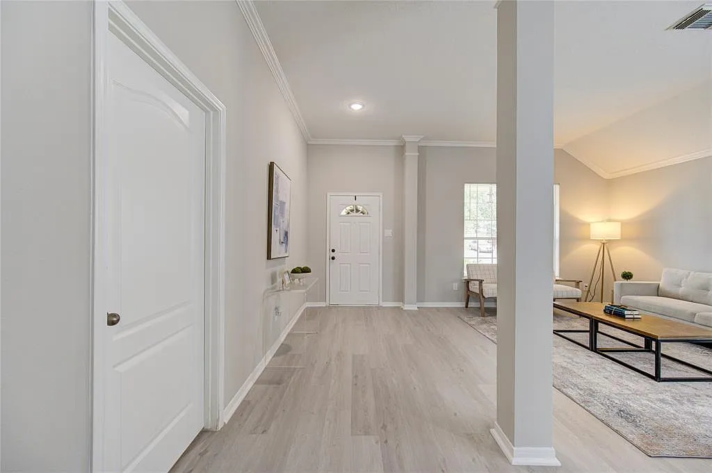4 bed, 2.0 bath, 2294 sqft, $2,000 — Photo 3