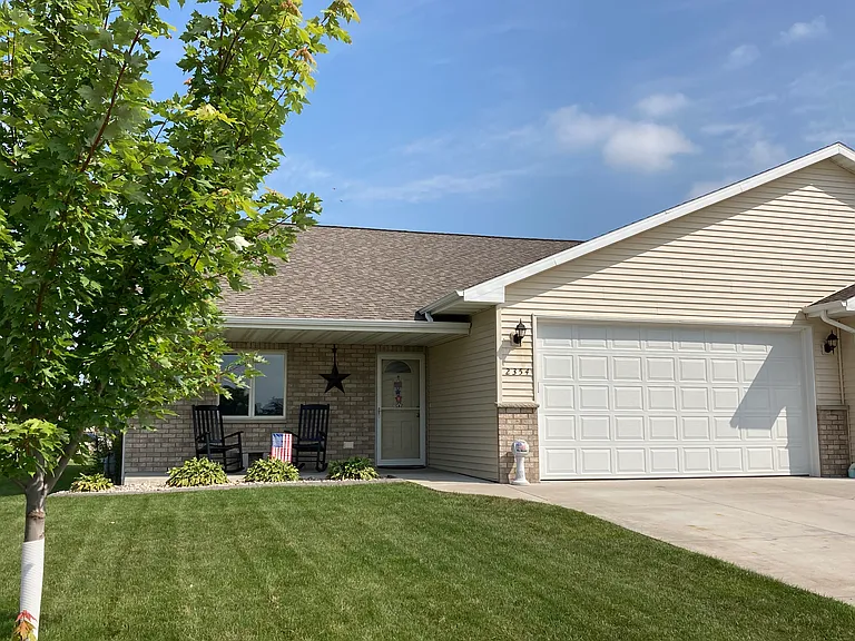 2354 Jacobsen Rd — Photo 1