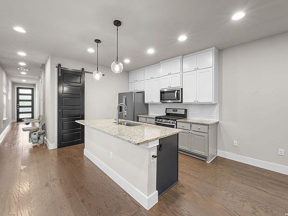 4th image of 410 Natalen Ave