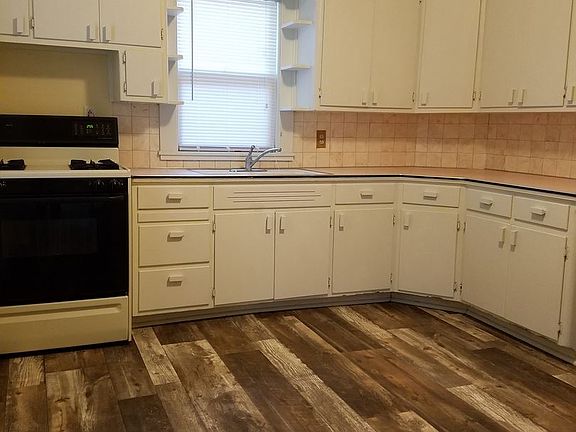 3rd image of 748 Hill Ave
