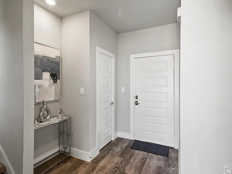 702 N Plano Rd — Photo 5