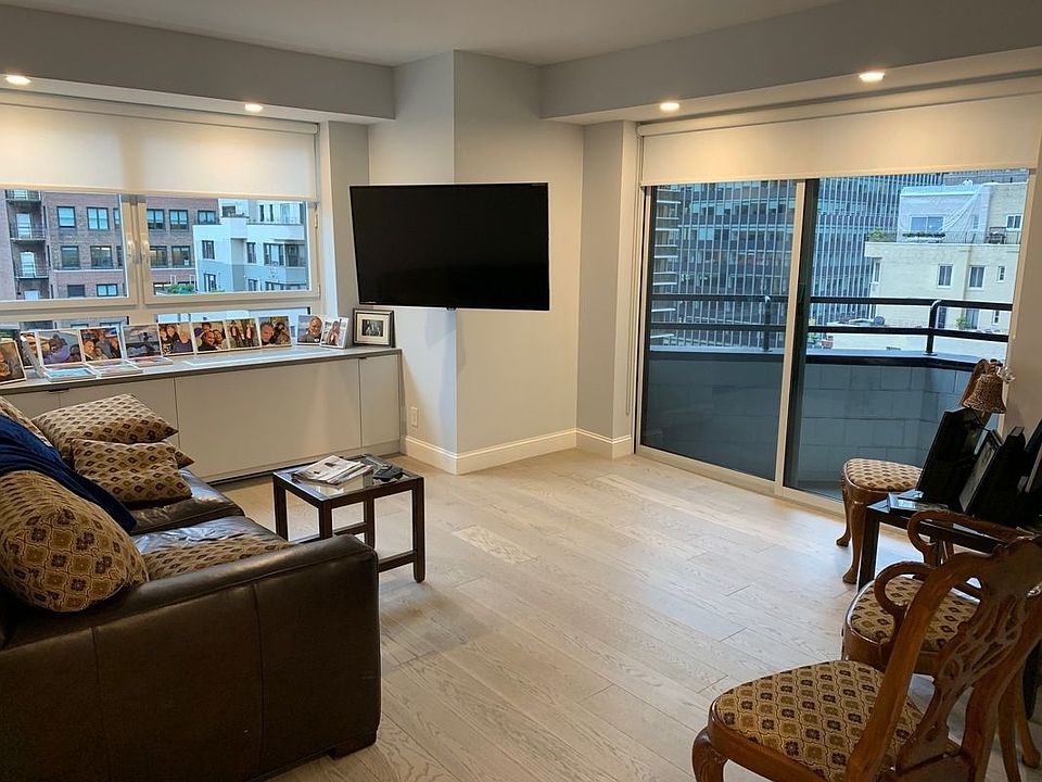 1st image of 240 E 47th St APT 12F