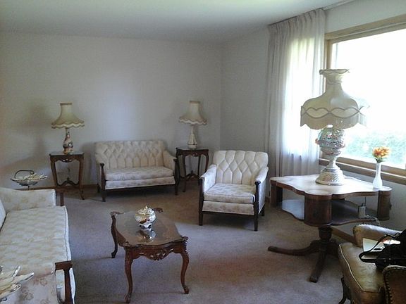 2nd image of 17W109 Elder Ln W