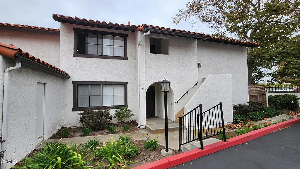 2 bed, 2.0 bath, 976 sqft, $3,200 — Photo 1