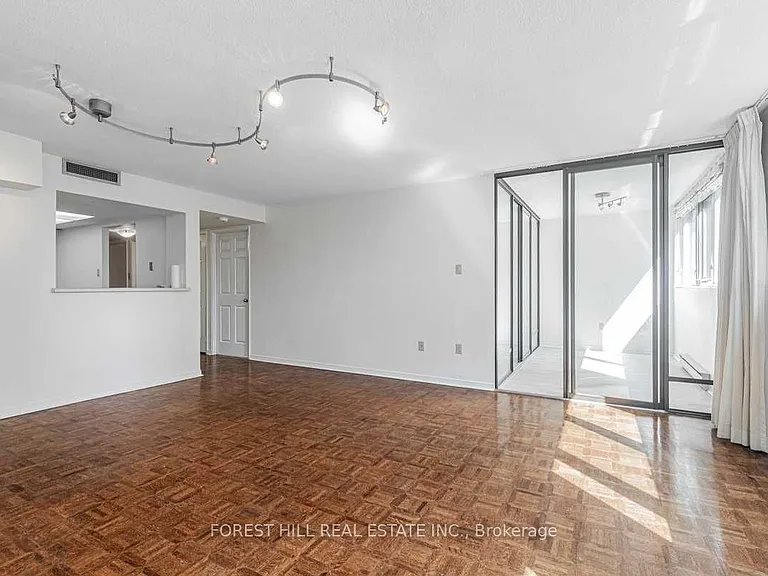360 Bloor St E #910 — Photo 11