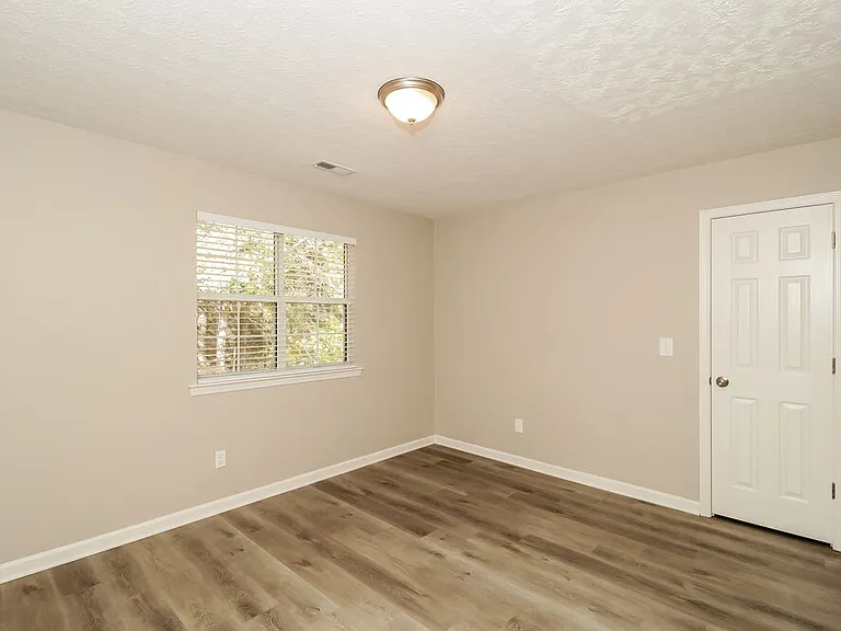 355 Woodstream Dr — Photo 16